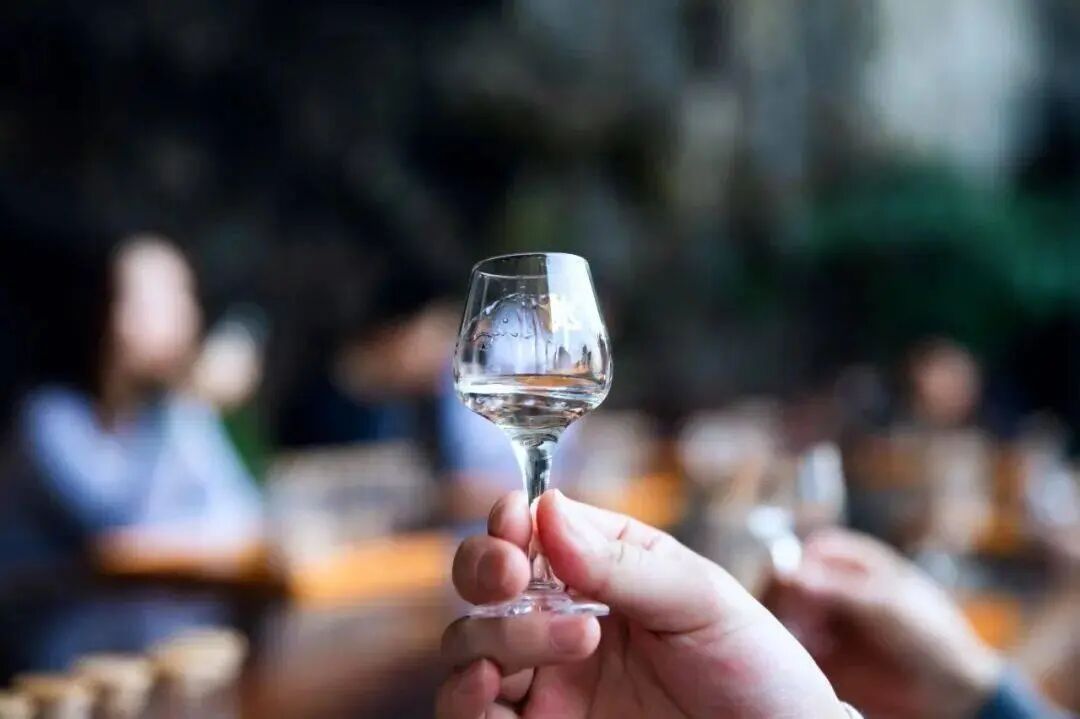 酱酒越黄越好？很多人第一步就看错了