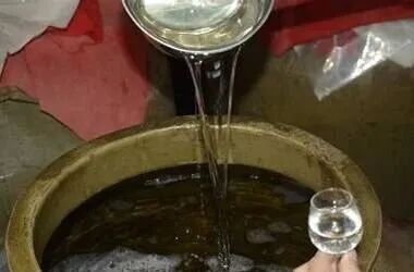酱酒越黄越好？很多人第一步就看错了