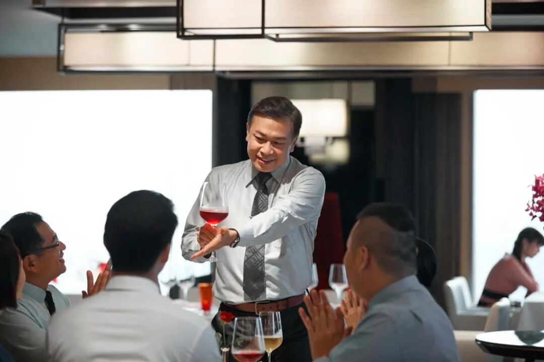 敬酒就要低声讨好？00后学会&ldquo;这几句&rdquo;体面赴局，不卑不亢也能吃得开！
